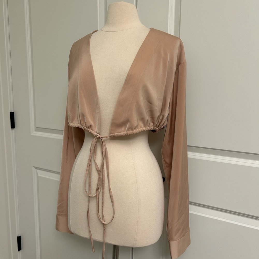 NWT NBD size XL Tie Front Cropped Top Blouse Nude Satin Stretch